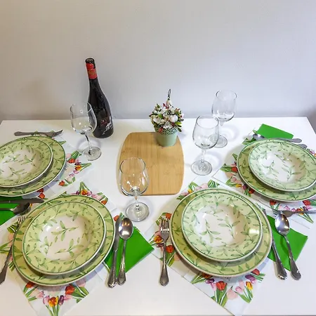 Eighth Wonder Daire *