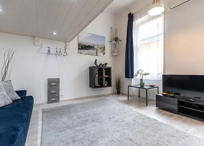 Eighth Wonder Budapesta