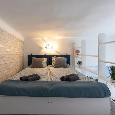Eighth Wonder Apartman *